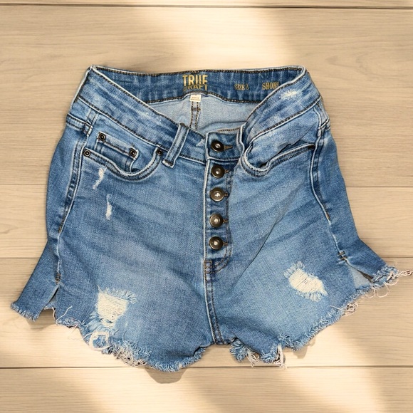 True Craft Multi Button Light Distressed Denim Blue Jean Shorts Women’s size 3 - Picture 2 of 9